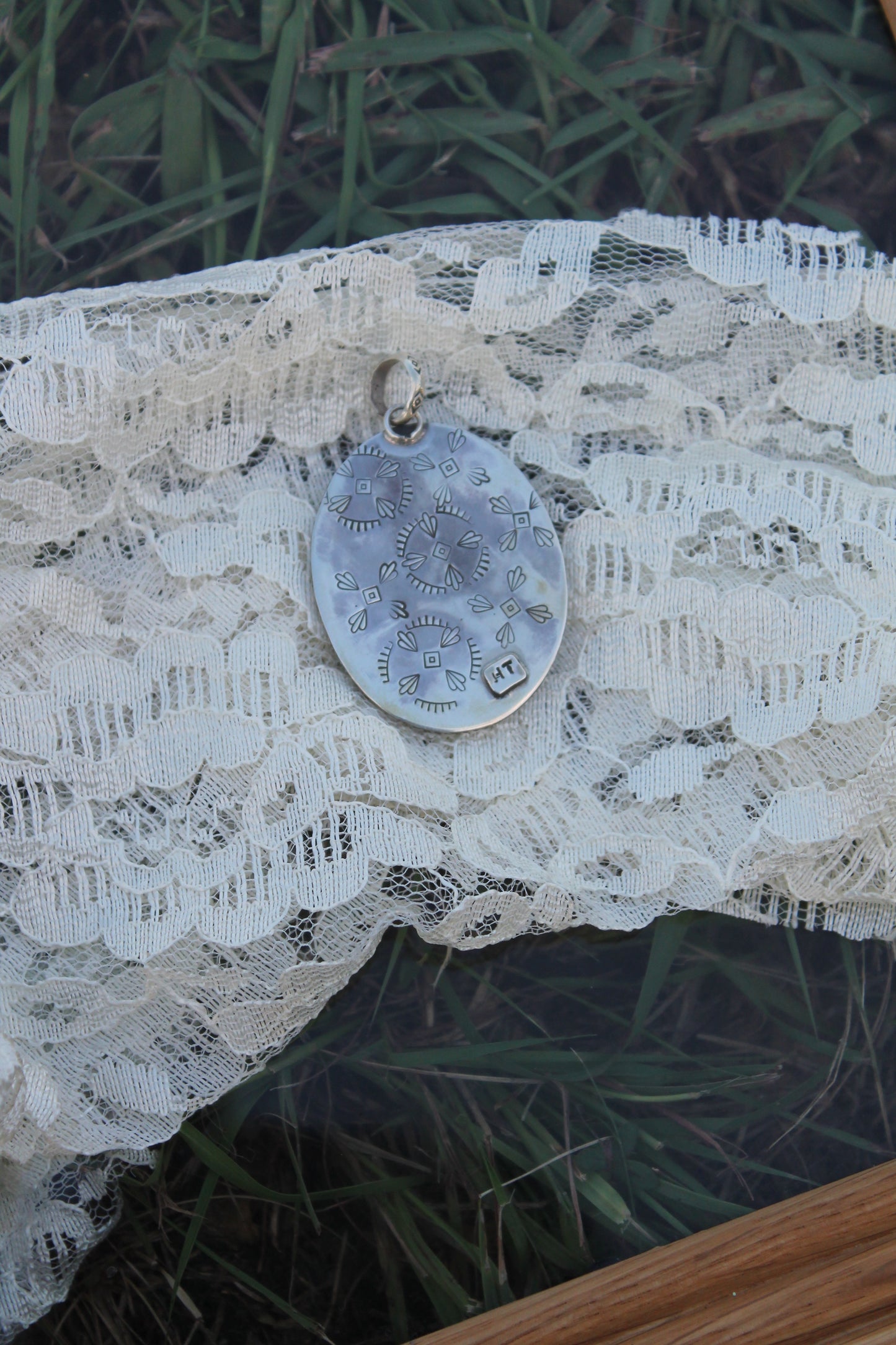 The Palomino Pendant